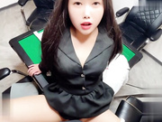 【真实乱伦】公共场合舅妈用极品黑丝踩硬外甥裆部