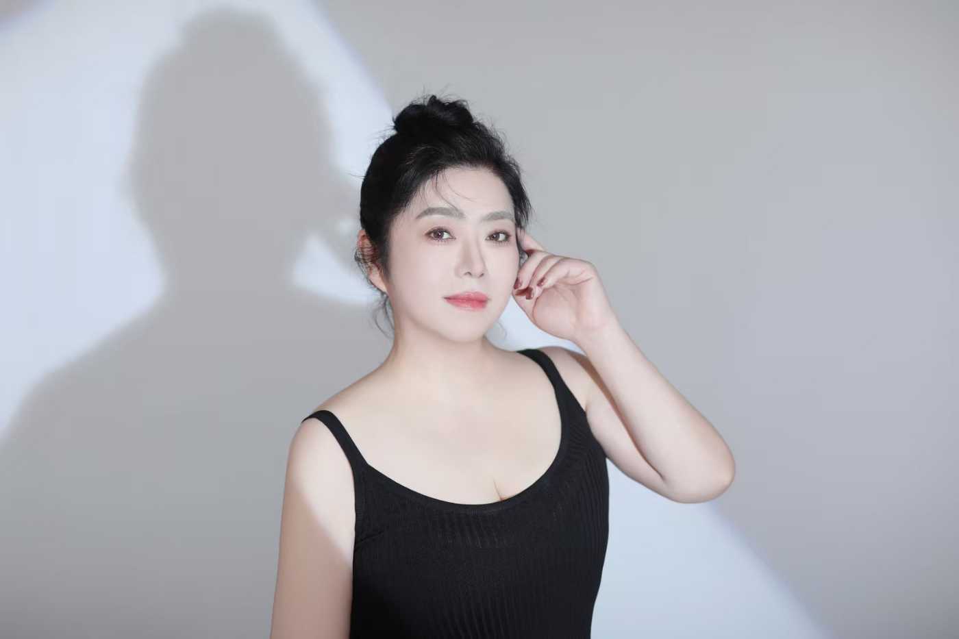 郑州大奶熟女2.jpg 郑州大奶熟女2.jpg