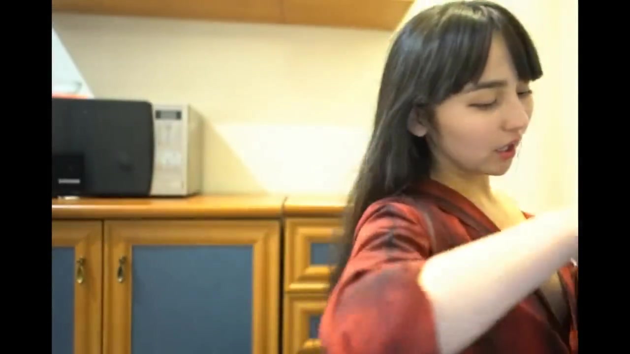 新疆维吾尔族妹子被颜射 最后吞精