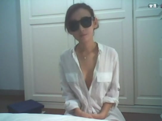 大佬流出 疑似演员李沐宸 网剧全职高手女配 早年与人裸聊视频 附69P