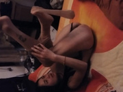 雲盤不慎泄密-愛穿丁字褲的性感黑絲妹子和網友偷情啪啪 被大雞巴徹底征服想怎麽玩都可以 逼緊水超多 1080P原版高清