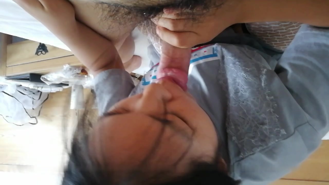 周末假期酒店開房私約00後學妹瘋狂嗨皮 穿上白絲足交手擼打飛機 爽的欲仙欲死 國語720P高清