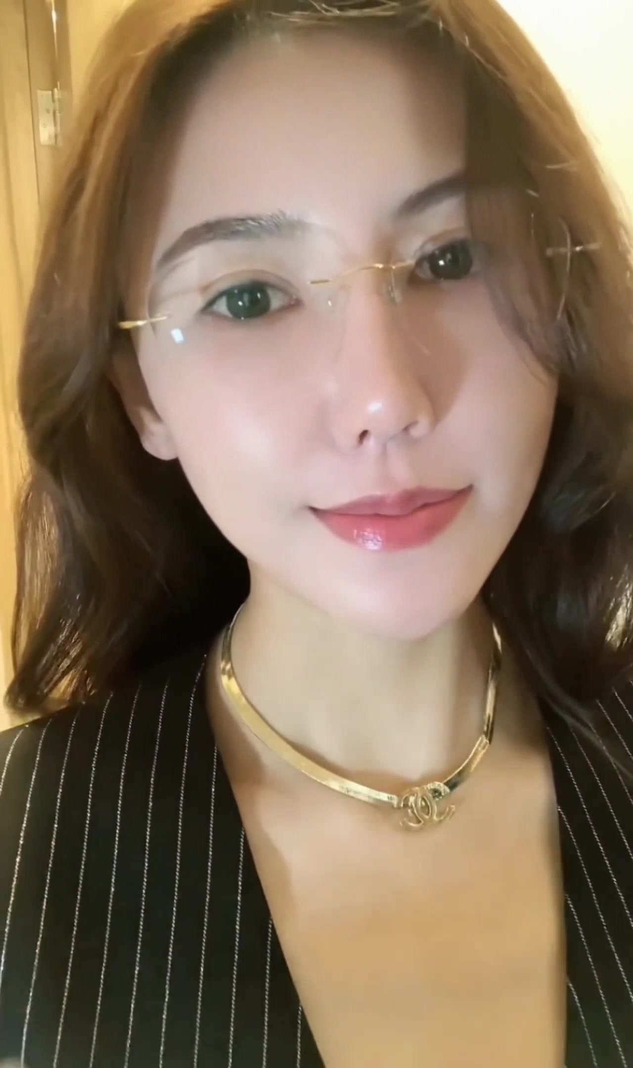 ri.bi-超爽剧情 妈妈的秘密计划：温柔漂亮的妈妈对自己的儿子实施秘密的计划