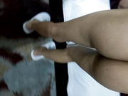 嫖完美女趁她没注意拍她的漂亮的屁股